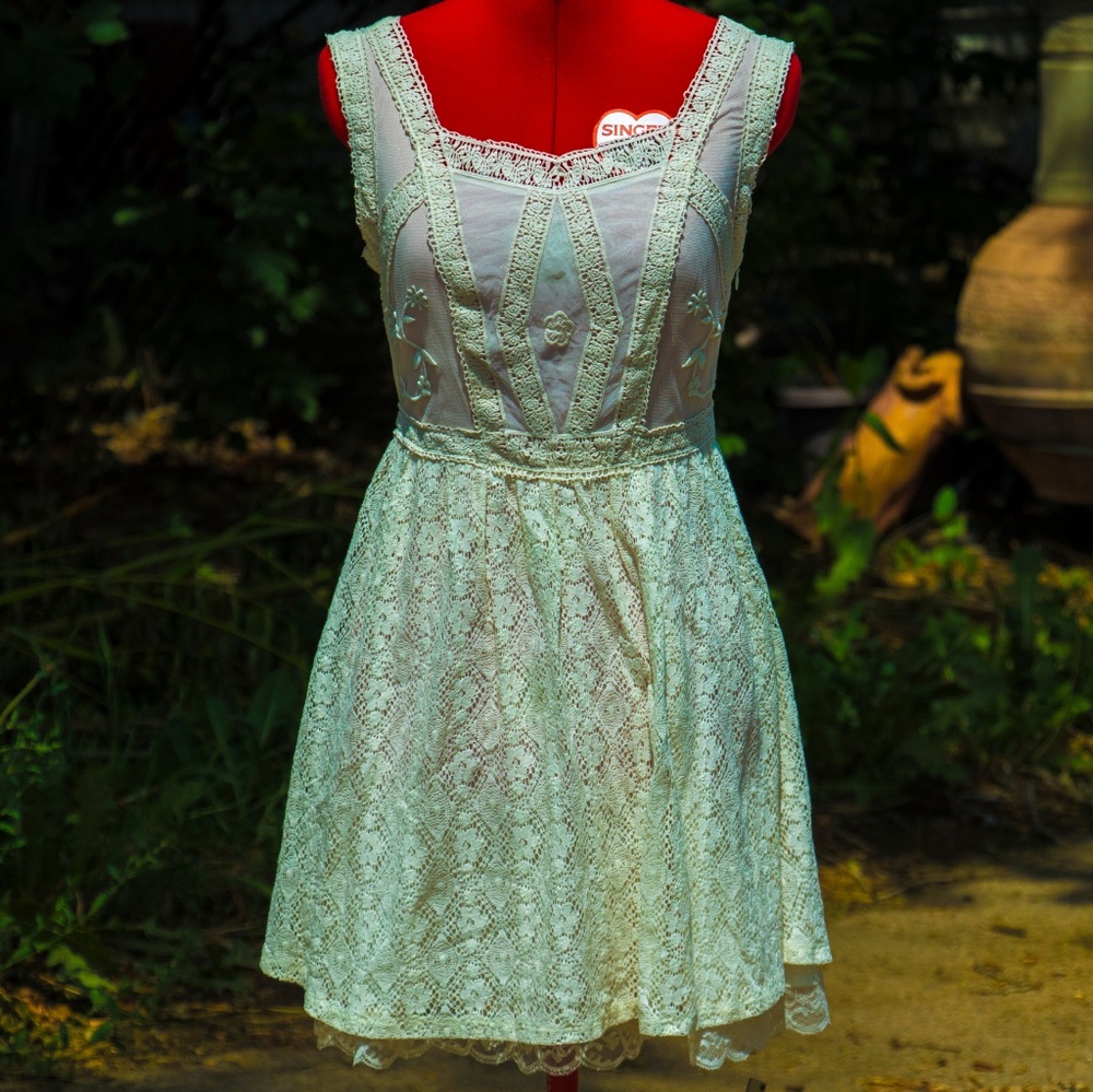 Forever 21 lace open back dress